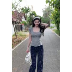 批发新款<b class='q'>高级</b>感修身显瘦百搭U领小飞袖+高腰波点休闲裤两件套