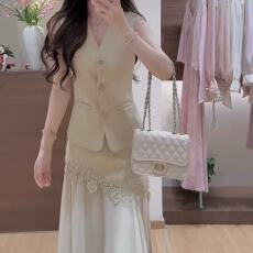 批发新款法式气质<b class='q'>高级</b>感V领修身显瘦单排扣马甲+高腰半身裙两件套