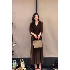 批发新款高腰显瘦垂坠感气质高级感褶皱V领<b class='q'>蝙蝠</b>袖<b class='q'>连衣裙</b>