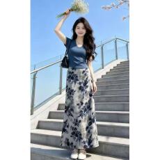 批发新款时尚简约修身短袖上衣+复古气质<b class='q'>雪纺</b>碎花半身裙套装
