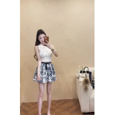 批发新款气质淑女修身翻领无袖针织上衣+松紧腰印花半身裙套装