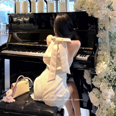 批发Roselyn 白色纯欲蕾丝挂脖蝴蝶结<b class='q'>连体</b><b class='q'>裤</b>女法式气质收腰显瘦连体衣