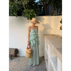 批发【4.8十点】YanaRita浅夏法式浪漫度假长裙立体荷叶边吊带<b class='q'>连衣裙</b>