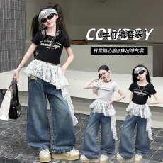 批发<b class='q'>女</b><b class='q'>童</b><b class='q'>斜边</b><b class='q'>蕾丝</b><b class='q'>屁</b><b class='q'>帘</b>牛仔裤2026夏款中<b class='q'>大</b><b class='q'>童</b>露背印花短袖T恤阔腿长裤