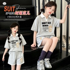 批发女童2026夏款中大童字母印花V领T恤短裤套装<b class='q'>运动</b>风翻领短袖三分裤