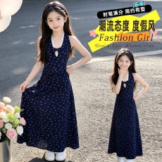 女童挂脖碎花连衣裙夏款2026大童辣妹装藏青露背度假风连衣裙长裙