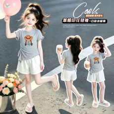批发<b class='q'>女</b><b class='q'>童</b>休闲套装2026夏季新款中大童不规则木耳边印花T恤短裤两件套