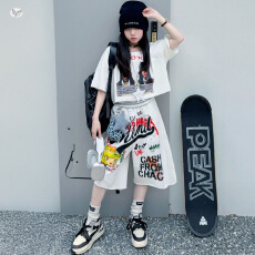 批发<b class='q'>女童</b>美式印花<b class='q'>T</b>恤毛边<b class='q'>中裤</b>套装中大童2026夏新款一字肩短袖五分裤
