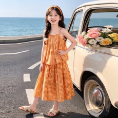 批发女童桔色套装2026<b class='q'>夏</b>季新款中大童吊带衫半身裙格子两件套甜美<b class='q'>夏</b>装
