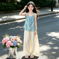 批发<b class='q'>女童</b>棉<b class='q'>布</b>套装2026夏季新款中大童吊带上衣阔腿裤小清新夏装两件套