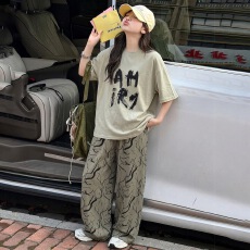 批发<b class='q'>女童</b>嘻哈街舞<b class='q'>练功</b>服2026夏新款中大童字母印花T恤阔腿裤两件套潮