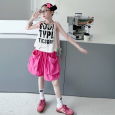 批发<b class='q'>女童</b>夏<b class='q'>装</b>套装2026夏季新款中大童无袖字母印花背心玫红大口袋短裤