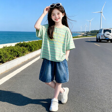 批发女童<b class='q'>套</b><b class='q'>装</b>2026夏季新款中大童条纹字母T恤撞色短袖牛仔<b class='q'>裤</b>短<b class='q'>裤</b>夏<b class='q'>装</b>