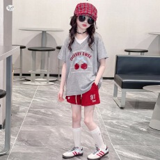 批发女童套装2026<b class='q'>夏</b>季新款中大童假两件樱桃针织衫短裤休闲<b class='q'>夏</b>装两件套