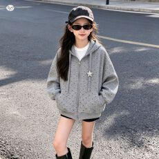 批发<b class='q'>女</b><b class='q'>童</b>美式休闲满印星星连帽外套2026秋季新款中大童<b class='q'>宽松</b>卫衣拉链衫