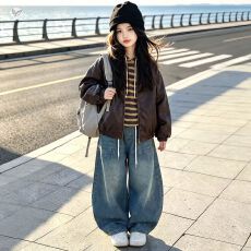 批发<b class='q'>女</b><b class='q'>童</b>皮衣<b class='q'>外套</b>2026秋季新款中大童条纹帽衫皮夹克<b class='q'>牛仔</b>裤韩系三件套