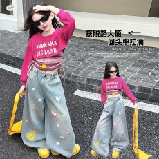 女童套装2026秋季新款中大童玫红色长袖上衣爱心牛仔裤秋装两件套