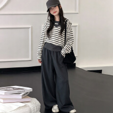 批发<b class='q'>女</b>童<b class='q'>套</b>装<b class='q'>2026</b>秋季新款中大童撞色条纹帽衫卫裤三件套儿童秋装韩系
