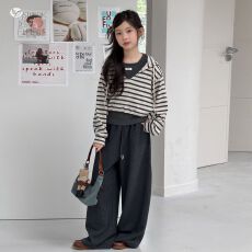 批发<b class='q'>女</b><b class='q'>童</b><b class='q'>秋装</b><b class='q'>套装</b>2026新款中<b class='q'>大</b>儿<b class='q'>童</b>背心卫衣条纹帽衫阔腿裤<b class='q'>三件</b>套韩系