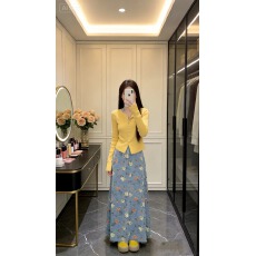 批发2026春季新款韩系设计感黄色纽扣针织开衫女<b class='q'>长袖</b>修身百搭气质上衣