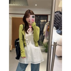 批发牛油果绿色针织<b class='q'>开衫</b><b class='q'>女</b>春季ootd穿搭多巴胺巨好看独特漂亮短款上衣