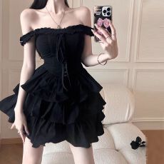 批发奶fufu连衣裙收腰甜酷辣妹风一字肩高级感黑色吊带蓬蓬蛋糕裙女<b class='q'>夏</b>