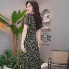 批发时尚法式设计师气质碎花设计夏季遮肉显瘦<b class='q'>连衣裙</b>