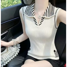 批发时尚设计感米白色条纹POLO领无袖针织背心女夏季新款老钱风套头<b class='q'>衫</b>