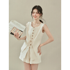 批发米色老钱风套装女夏2026新款设计感气质时尚高级感马甲<b class='q'>短裤</b>两件套