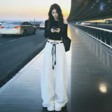 批发韩系巨好看穿搭一整套早秋2026新款黑色斜肩上衣<b class='q'>女</b>阔腿裤<b class='q'>两件套</b>装