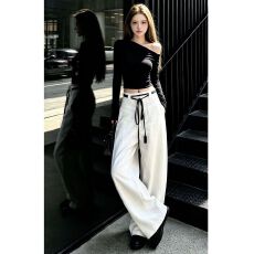 批发韩系巨好看穿搭一整套早秋2026新款黑色斜肩上衣<b class='q'>女</b>阔腿裤<b class='q'>两件套</b>装