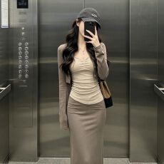 批发2026新款针织开衫吊带半身连衣裙<b class='q'>子女</b>早秋季韩系穿搭一整套装长裙