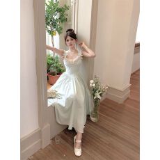 海边度假风超仙吊带裙女夏天2026新款收腰遮肉显瘦甜美气质连衣裙