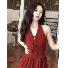 批发复古港风美女穿搭夏季无袖挂脖露背连衣<b class='q'>裙</b>收腰显瘦系带高级感长<b class='q'>裙</b>