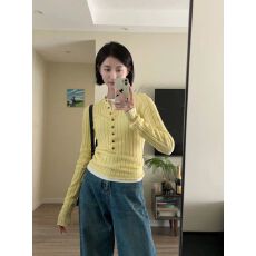 批发黄色长袖<b class='q'>针织衫</b>女秋季辣妹修身显瘦内搭收腰打底上衣