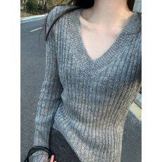 批发灰色V领<b class='q'>针织衫</b>毛衣女秋冬内搭打底长袖上衣