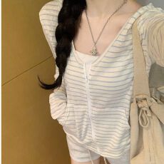 批发连帽条纹拉链长袖T恤上衣女秋季韩系薄款休闲百搭防晒开衫<b class='q'>短外套</b>