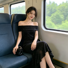 批发法式高级感一字肩亮片网纱连衣裙女2026新款收腰显身材包臀鱼尾裙