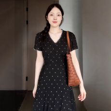 批发大码<b class='q'>胖</b><b class='q'>mm</b>法式赫本风时尚黑色V领连衣裙女夏季收腰显瘦气质长裙子