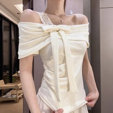 批发甜美减龄粉色蝴蝶结一字肩<b class='q'>短袖</b><b class='q'>T</b><b class='q'>恤</b>女夏季不规则蕾丝拼接露肩上衣