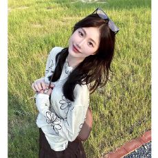 批发韩系宽松慵懒风薄款<b class='q'>花朵</b>印花宽松长袖<b class='q'>t</b><b class='q'>恤</b>女上衣新款 应季新款