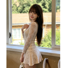 批发新款早秋法式喇叭袖镂空收腰显瘦A字<b class='q'>连衣裙</b>女秋漂亮出片衣服