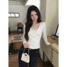 批发假两件蕾丝拼接<b class='q'>长袖</b><b class='q'>T</b><b class='q'>恤</b>女收腰显瘦交叉打底衫上衣 应季新款 优雅