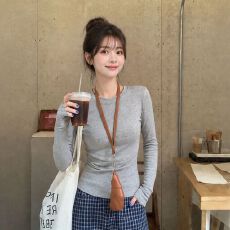 批发修身长袖t恤女正肩白色秋季2026新款<b class='q'>百搭</b>圆领绝美打底衫内搭上衣