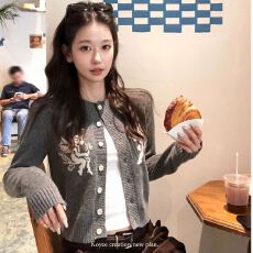 批发北极绒天使印花毛衣外套女秋季新款慵懒美拉德咖色<b class='q'>针织衫</b> 上新款
