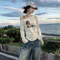 批发卡通印花长袖T恤<b class='q'>打底衫</b>女2026显瘦斜领露肩<b class='q'>吊带</b>上衣秋 早秋新款