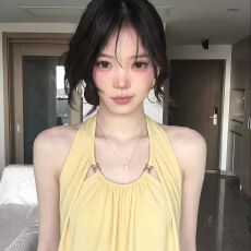批发韩版U领褶皱挂脖吊带背心女装2026年夏季金属扣气质休闲<b class='q'>百搭</b>上衣