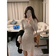 批发早秋季法式高级感v领针织<b class='q'>连衣裙</b>子女秋冬内搭包臀裙 当季热卖