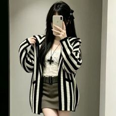 批发秋季薄款竖条纹针织衫开衫女感连帽百搭洋气减龄长袖毛衣求职季