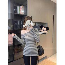 批发撞色条纹斜肩长袖针织衫女秋季韩系修身显瘦打底衫设计感露肩上